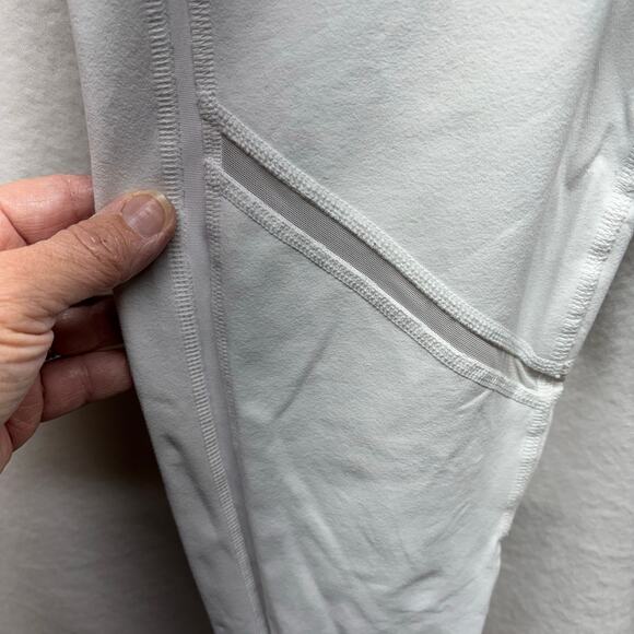 Alo Yoga White Crop Leggings - Size Medium - Excellent - Picture 4 of 11